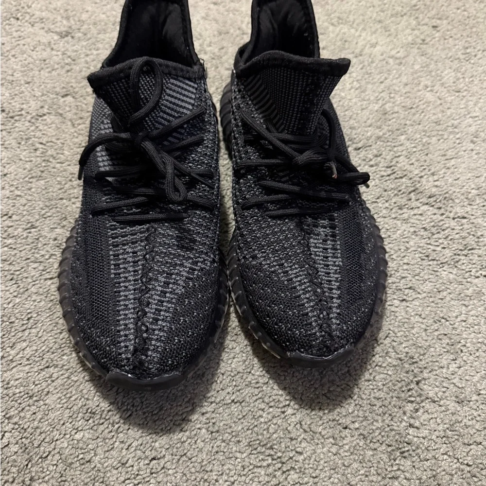 Stylish sneakers - Picture 1 of 6